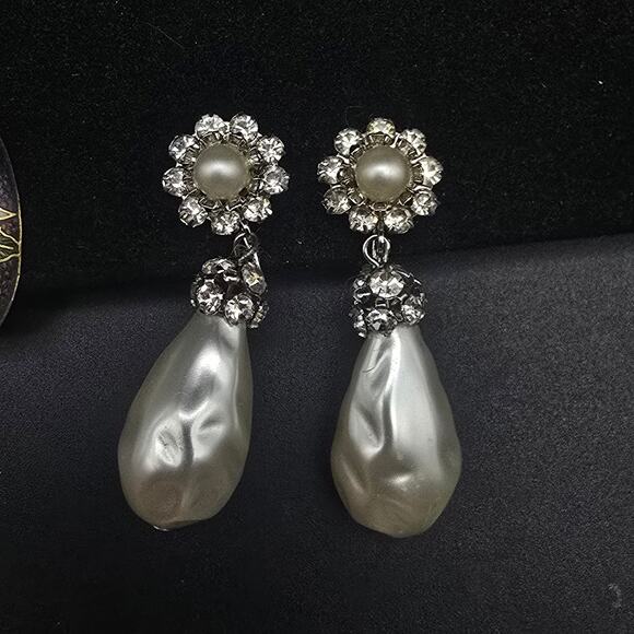 Faux Pearl Rhinestone Clip On Earrings Dangle Drop Vintage Jewelry - Picture 1 of 6